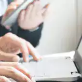  fingers on laptop